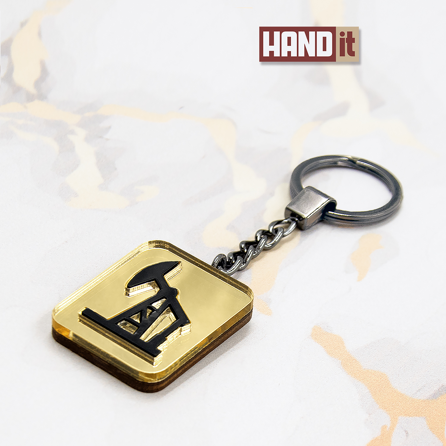 Брелок-обвес Нефтяная вышка (золотой с черным)